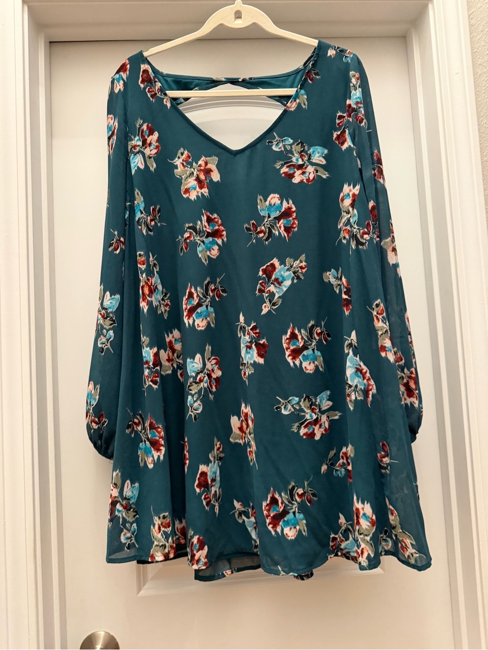 entro Teal Floral Long-Sleeve V‑Neck Tunic